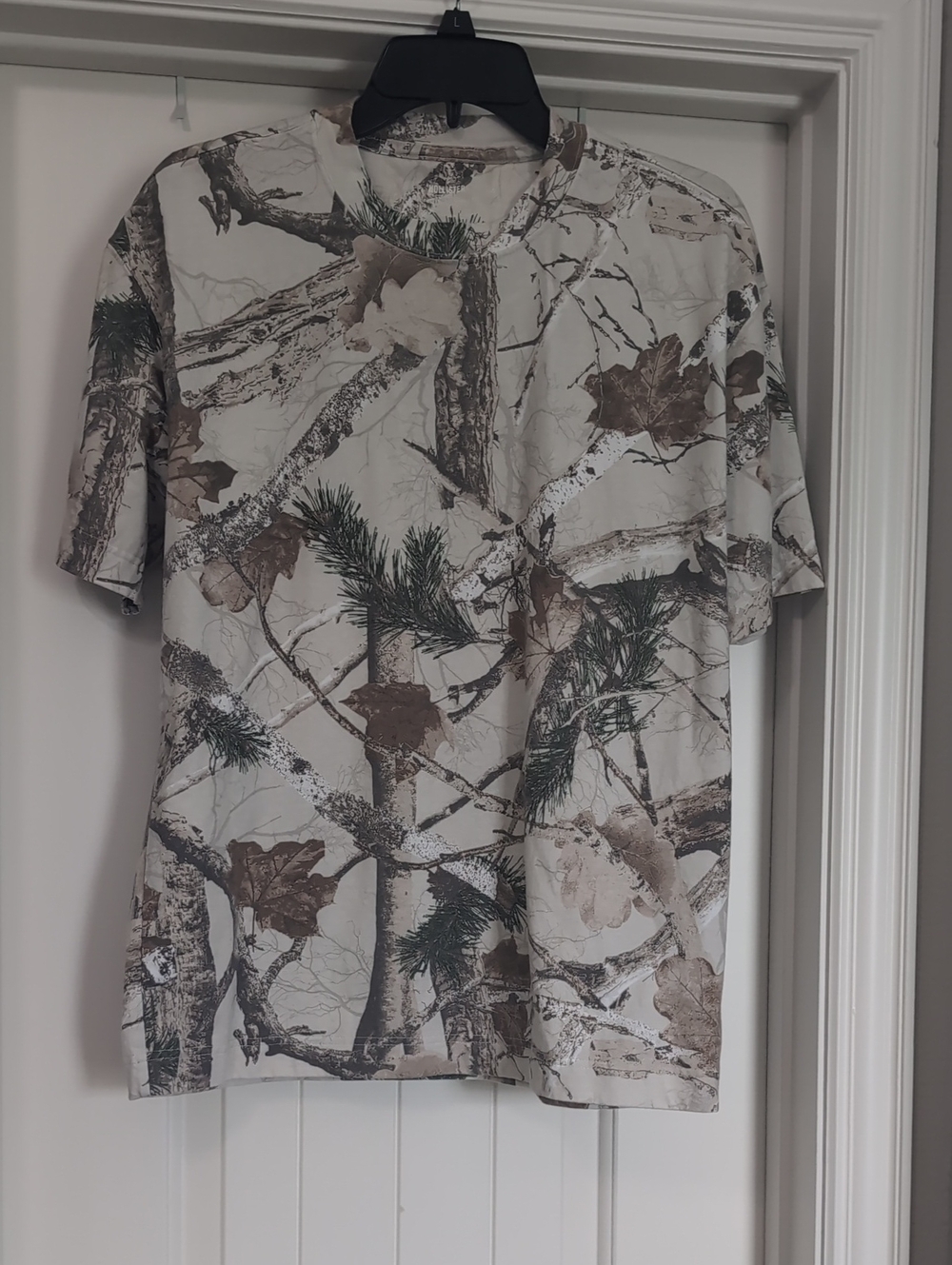 Hollister Men's Short Sleeve Camouflage Tee in Beige, Brown, Green